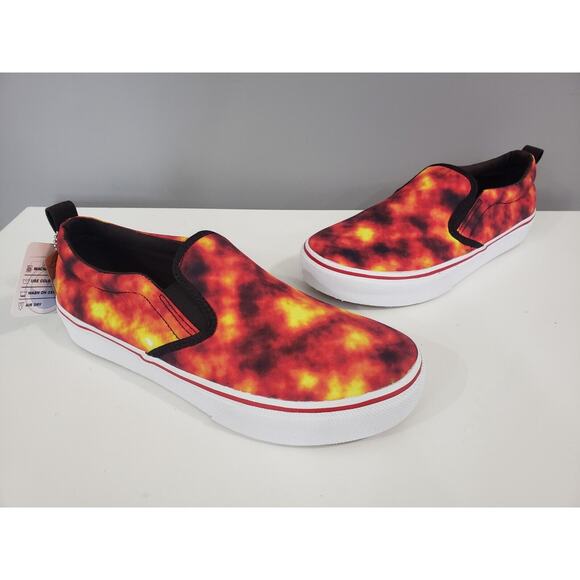 NEW Slip On‎ Street Fame Lava Flames Canvas Big Kid Sneakers Size 3 - 405712L - Picture 1 of 7